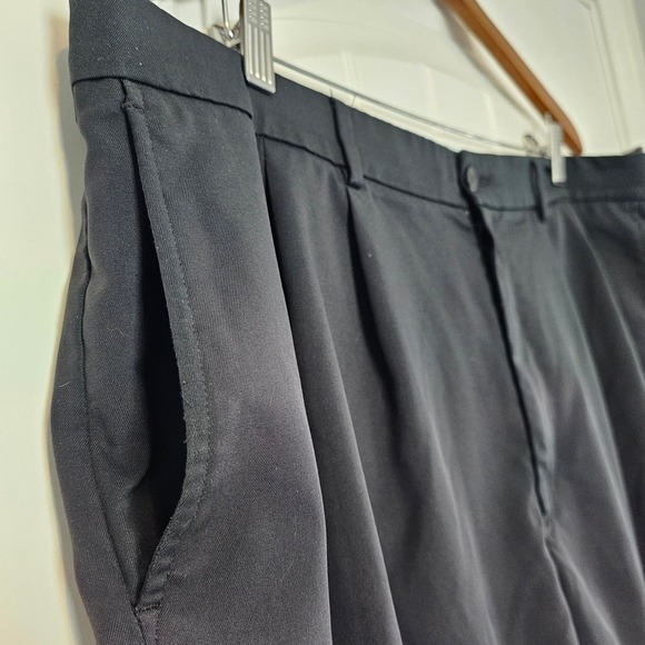 Pro Tour Golf Shorts Mens Size 40 Black Pleated Front Soft Stretch Casual - Picture 3 of 6